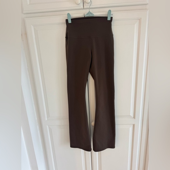 ALO Airbrush High Waist Bootcut Leggings - Picture 4 of 6